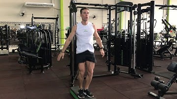 Agachamento com salto no step