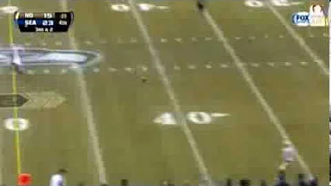 Marques Colston throws a forward pass