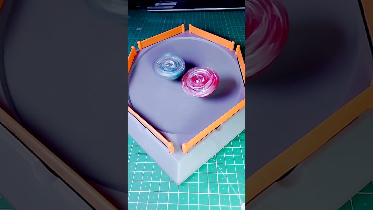 Beyblade Slowmotion Burst - Storm Spriggan vs Victory Valkyrie 