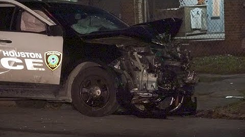 Raw video: HPD patrol unit crashes into parked truck during brief chase, police say