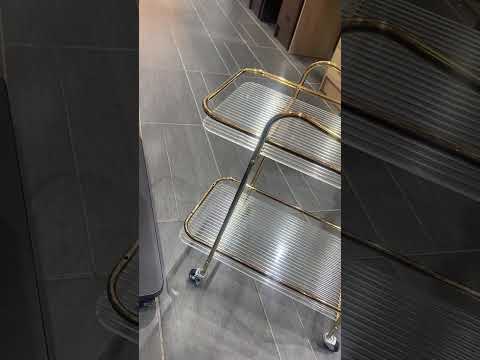 طاولة تقديم جانبية مع ارفف وعجلات متحركة تصميم متين وشديد الثبات تسوق متجر منزلي