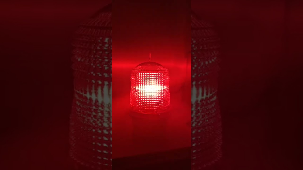 Red steady burning low intensity aviation obstruction light with battery
