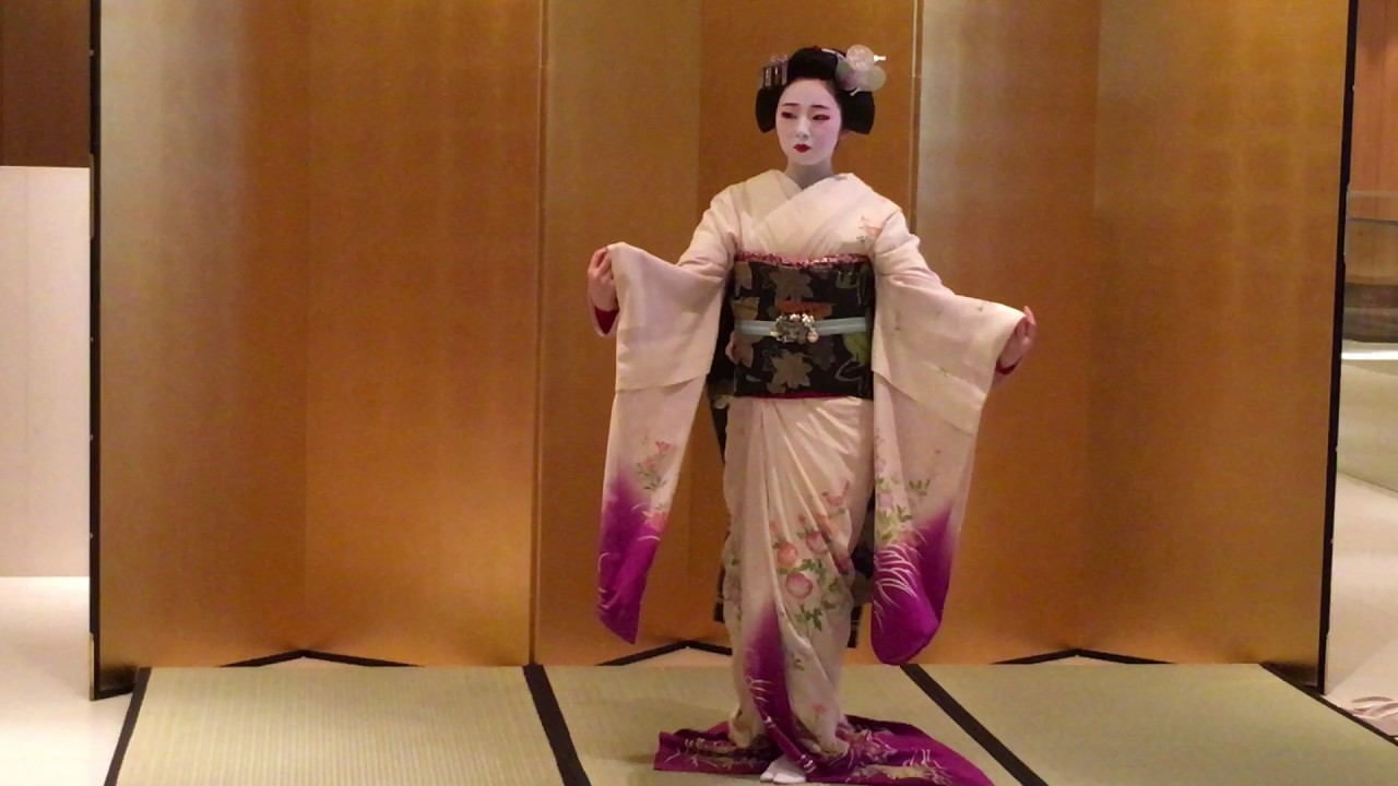 京都　宮川町の舞妓さん「祇園小唄」