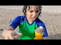 children buy sand ice cream