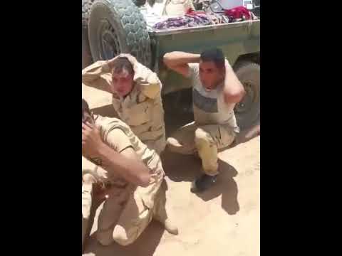 جنود وضباط جيش مصري أثناء القبض عليهم في مطار مروي من قبل قوات الدعم السريع