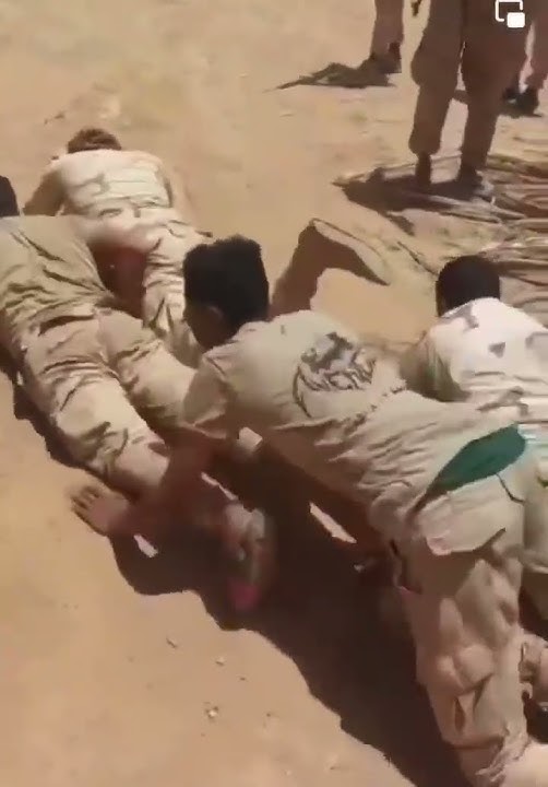 جنود وضباط جيش مصري أثناء القبض عليهم في مطار مروي من قبل قوات الدعم السريع