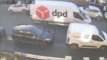 Thieves Make Off With dpd Van Faster Than He Could Deliver | Frantically Chasing them Down The Road