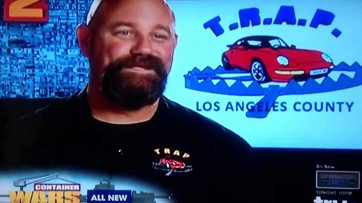 Look how this cop is holding that gun, LOL