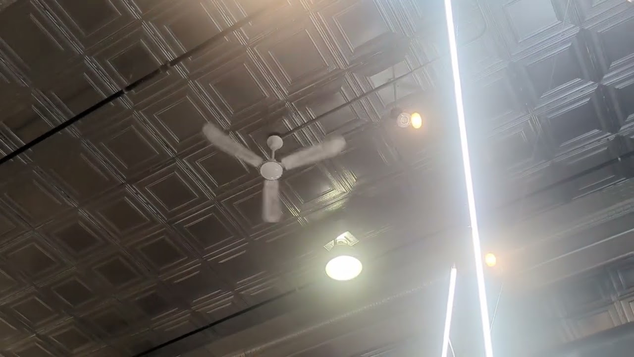 Ventilateur de Plafond à Urban Outfitters dans Montréal Québec le Canada