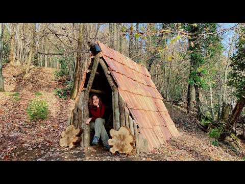 28 Days Building a Viking Hut Shelter with Fire Inside