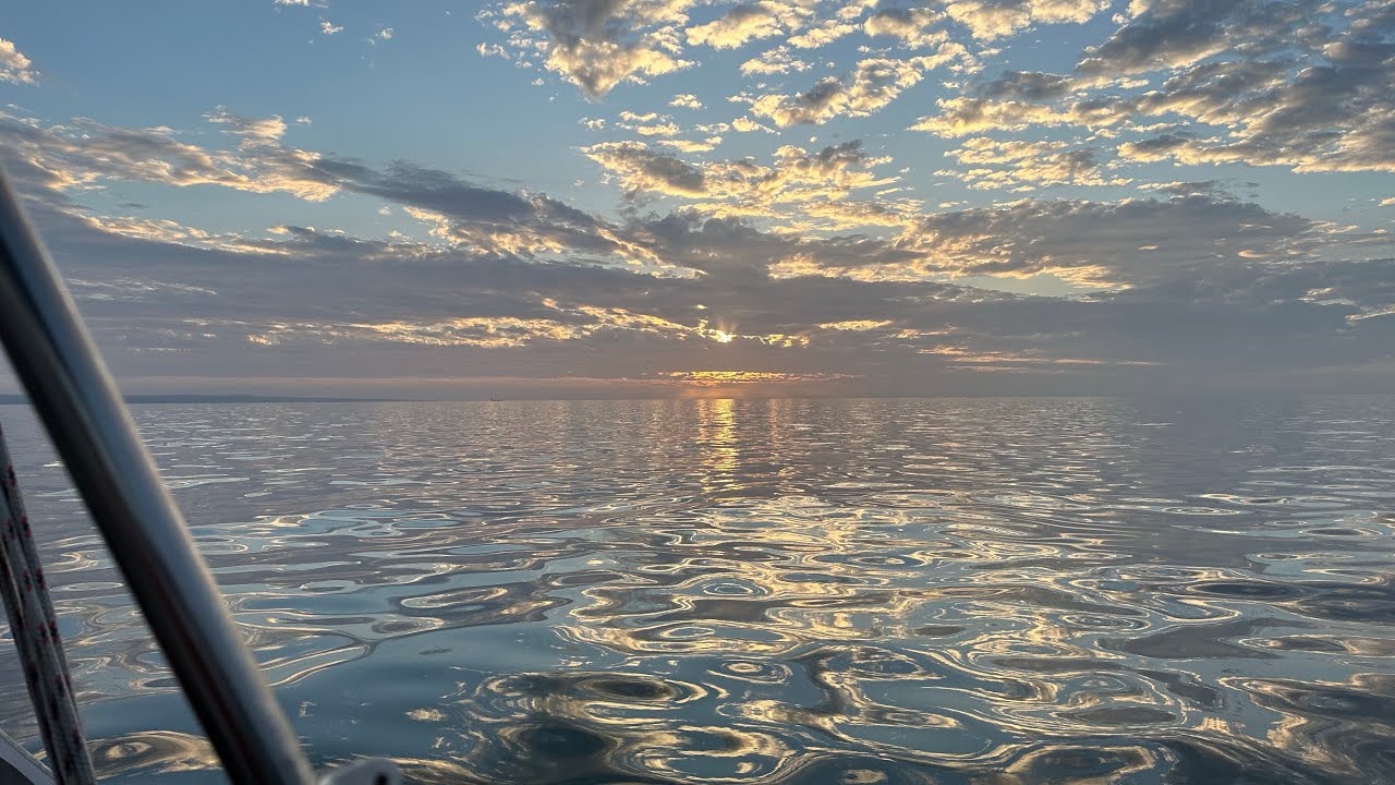 Päivä 37. Purjehdus Dieppi - Cherbourg 119Nm Englannin kanaalin lammella.