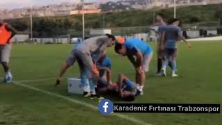 Trabzonspor antrenmanında Ekuban ve İvanildo pozisyonda çarpışıp sakatlık yaşadılar.