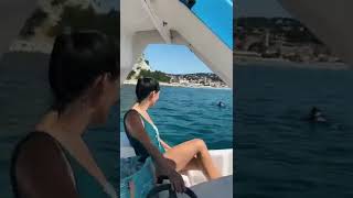 Pidi Et Apo Dans Un Pédalo