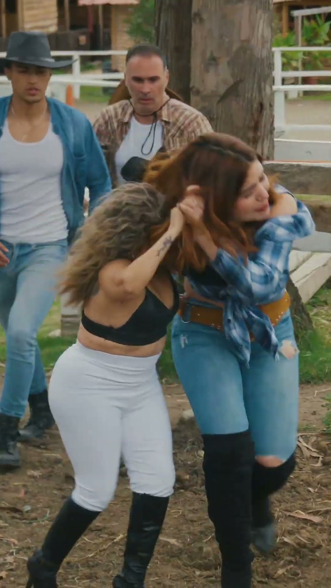 Fue a pelear por su hombre y terminó embarrada #luzmaria #historias #drama