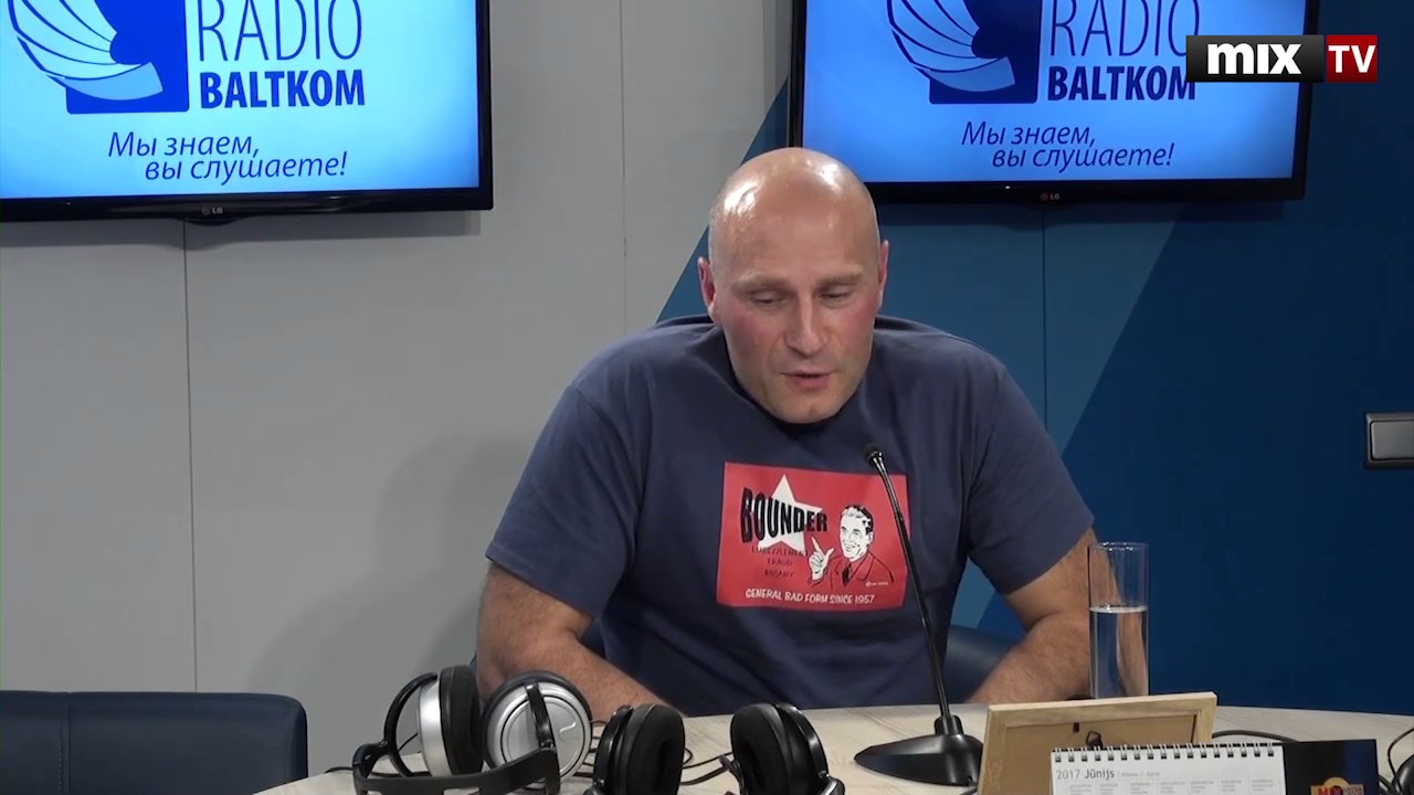 Писатель, бывший офицер латвийской полиции Сергей Черников в программе ...