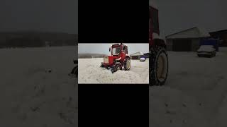 Красный трактор с отвалом