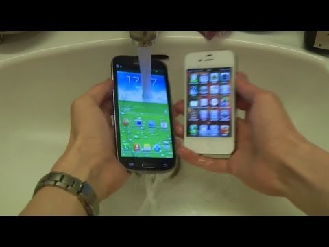 Samsung Galaxy S3 vs. Apple iPhone 4S - Water Test