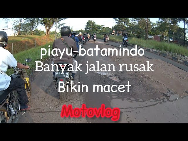 Coba motovlog berangkat kerja  PIAYU ke BATAMINDO(Muka kuning) - macet karna jalan rusak #batamindo class=
