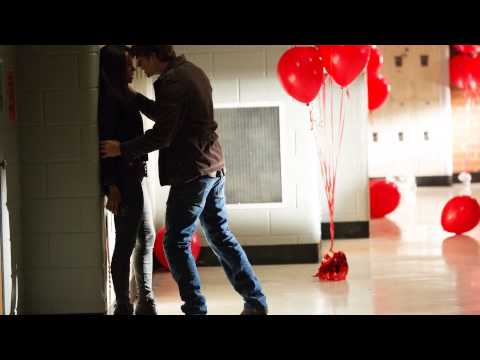 Vampire Diaries Bite