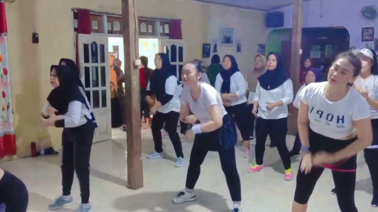 Senam kreasi bokong semok/Niken Salindri/viral tiktok/koplo/dangdut/sanggar astatin 