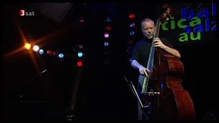 Dave Holland plays Goodbye Pork Pie Hat (Charlie Mingus) at JazzBaltica 2003
