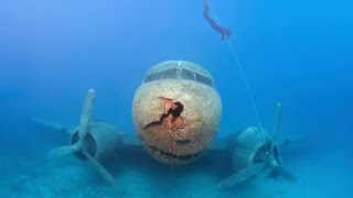 12 Bizarre Things Found in the Deep Sea