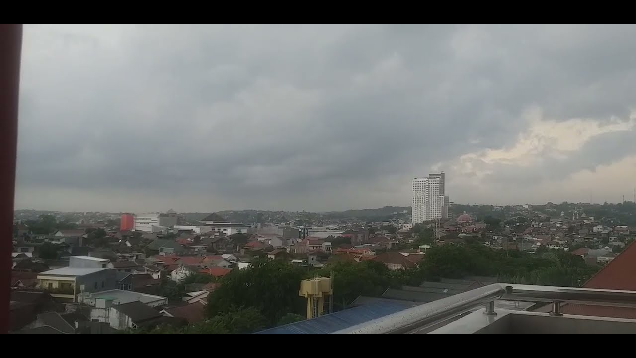 rain in the middle of the city of Semarang, Central Java || five minutes guaranteed sleep