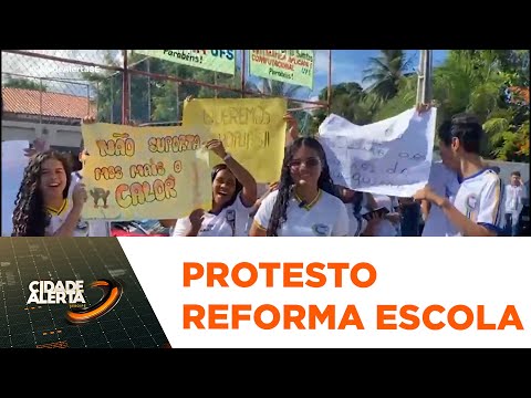 Estudantes do colégio Leonor Teles de Menezes no Mosqueiro protestam por melhorias - CA