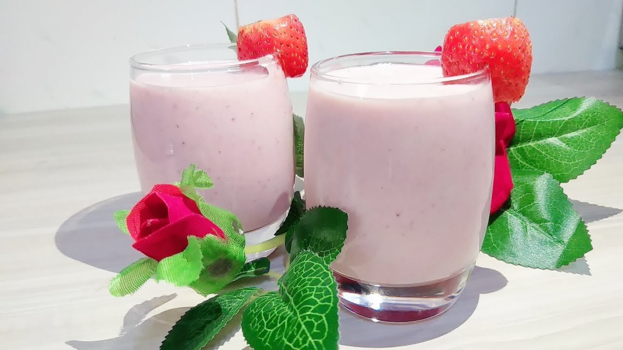 बिना आइसक्रीम के बनाये रेस्टोरेंट जैसा स्ट्रॉबेरी मिल्कशेक। Keventers Style Strawberry Milkshake | Food Kitchen Lab
