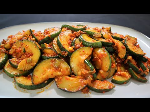 Video: Cara Membuat Zucchini Korea Dengan Mudah Untuk Musim Sejuk