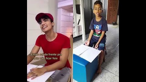 professora é para copiar não é para tirar foto então sai da frente para foto não ficar feia