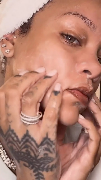 How Rihanna reduce surface oil, brighten skin and clarify pores using Cherry Dub Gel Cleanser 🍒🫧