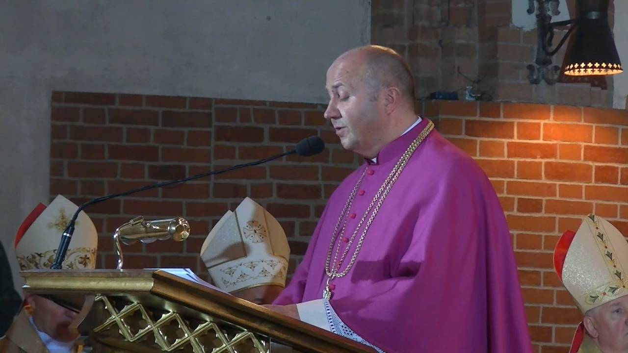 video to gif OLSZTYN24: Ingres abpa Józefa Górzyńskiego do współkatedry św. Jakuba w Olsztynie (2)