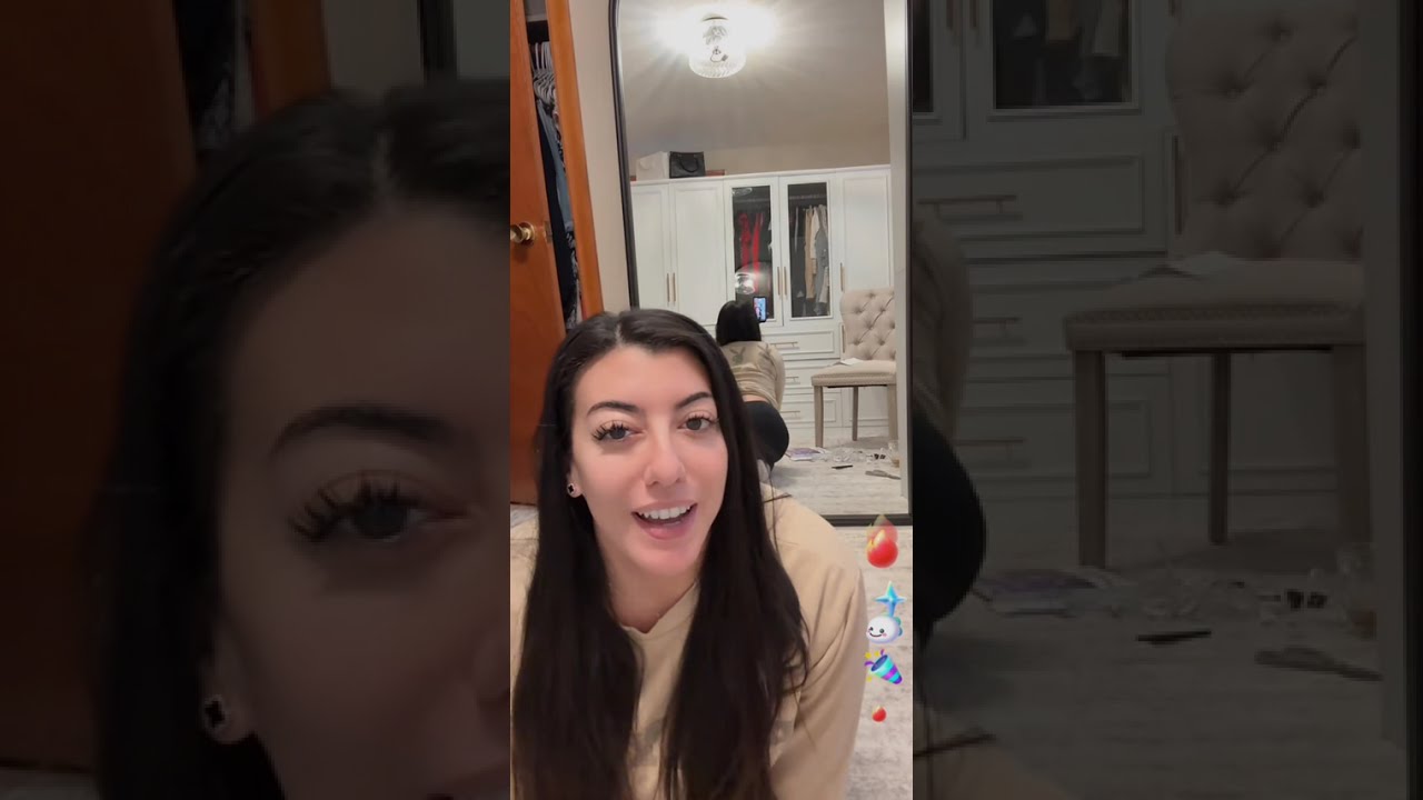 Beautiful American Babe Talks to You in Yoga Pants with Mirror Livestream