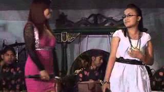 Download lagu R-Win Wulandari/Ana Velisa_Megat Tresno.flv