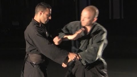 Te hodoki, two hand release, basic - Ninjutsu technique for Akban wiki