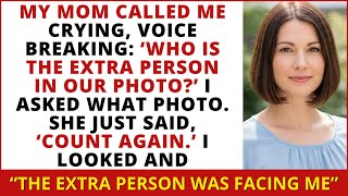 MY Mom Sent Our Family Photo Asking 'Who's The 6th Person?' – I Zoomed In And That Person Was...