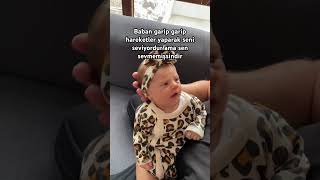 Babasının Garip Hareketler Yaprak Sevmesini Sevmeyen Bebek
