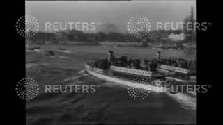 1948 Cambridge and Oxford compete in boat race on River Thames
