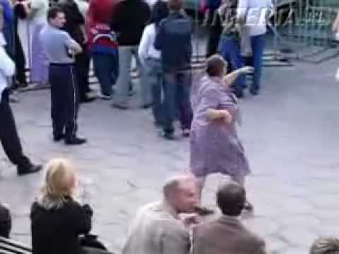 Tanczaca babcia - YouTube
