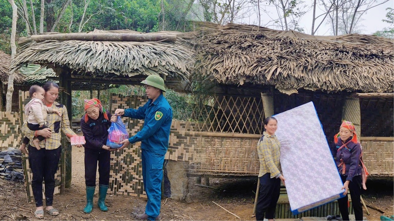 Rewind Time 1 Year: Single Mother Builds Bamboo House with Grandmother - A New Life in the Forest