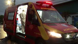 Colisão entre carro e moto deixa uma pessoa ferida em...
