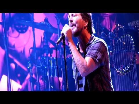 Pearl Jam - Rebel Rebel - Wrigley Field (August 18, 2018)