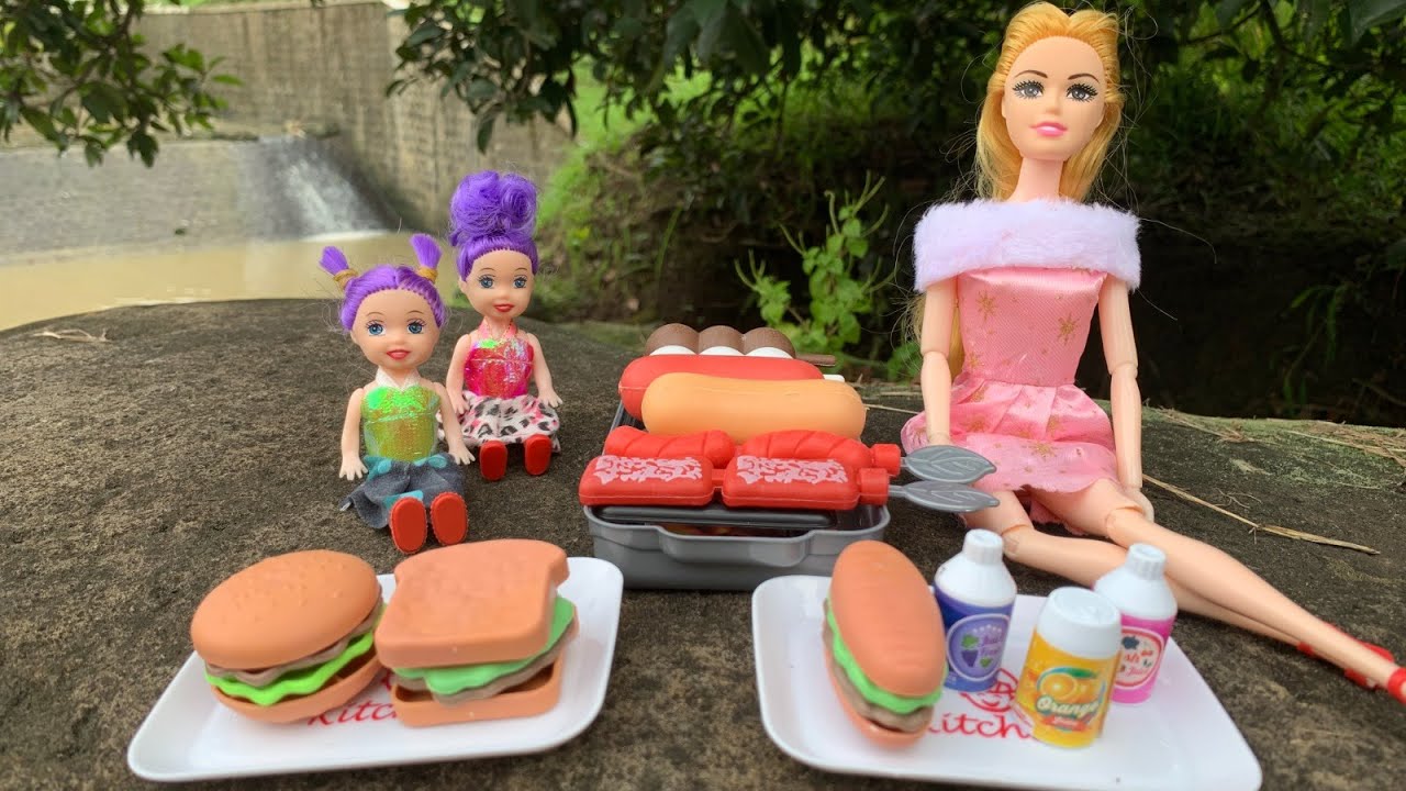 Mainan Barbie Barbeque, Hanburger, Jus Strawberry, Hotdog, Jus Anggur, Sandwich, Jus Orange