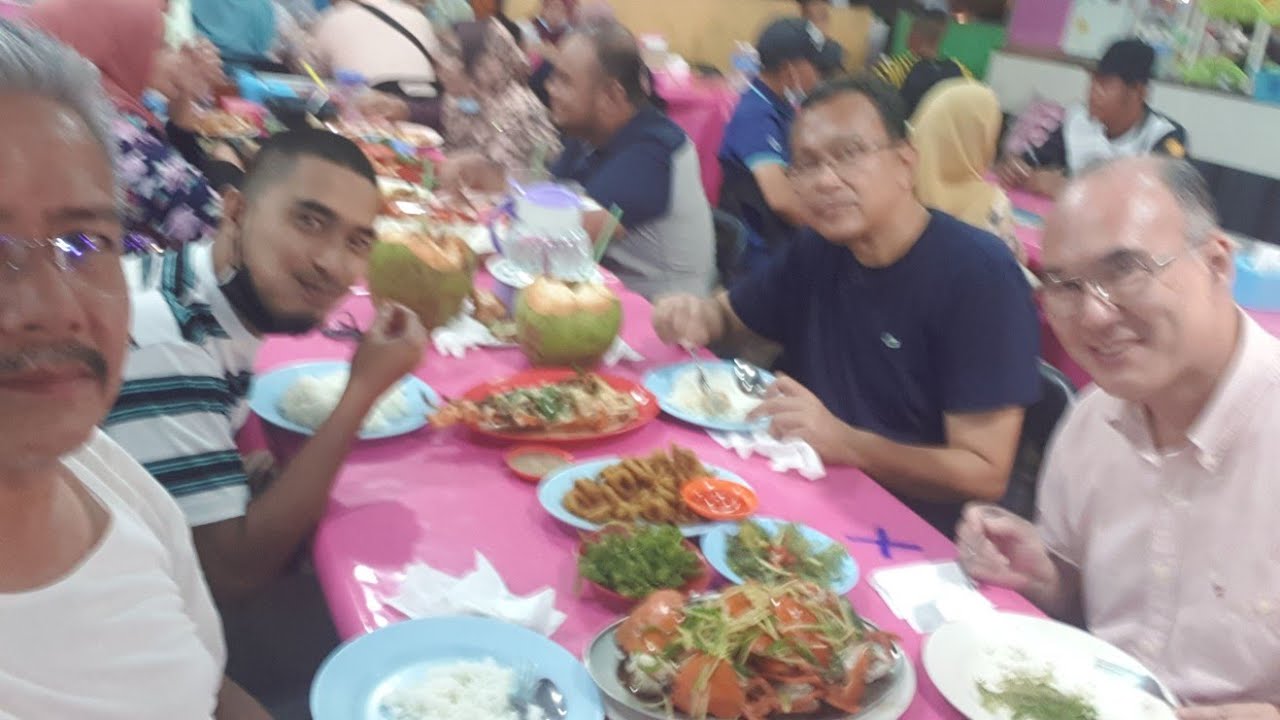 Lobsters STREET SEAFOOD IN KOTA KINABALU SABAH WARONG SEAFOOD PASAR