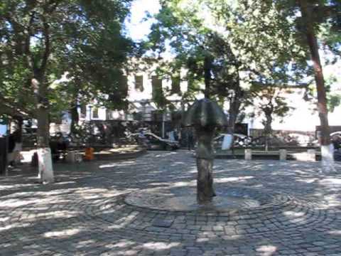 Lado Gudiashvili Square, Monument of First Rain - გუდიაშვილის მოედანი, ქანდაკება 'პირველი წვიმა'