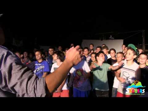 Skouras camp: Τραγούδι