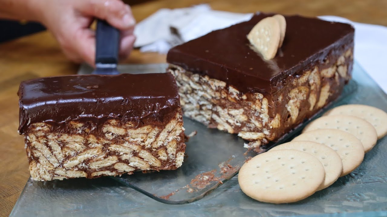 Surpreenda os seus amigos com esta sobremesa de bolacha e chocolate