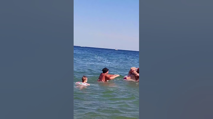 Драка на Одесском пляже. Говорят, драка началась из-за спора на тему веры.