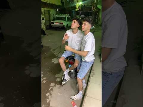 ضحكنا ع الحلاق وحلقنا احنا الاتنين 1 Sohrts